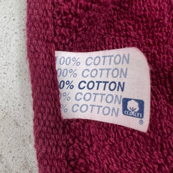 Fingertip Towel with Cherub Angel Appliqué - Picture 6 of 7